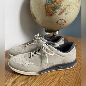 Ladies casual walking sneaker Ecco size 40eur